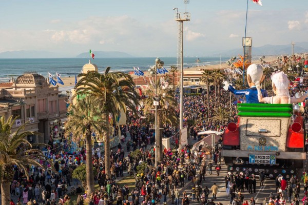 Visita guidata "La cartapesta compie 100 anni" | Cittadella del Carnevale di Viareggio